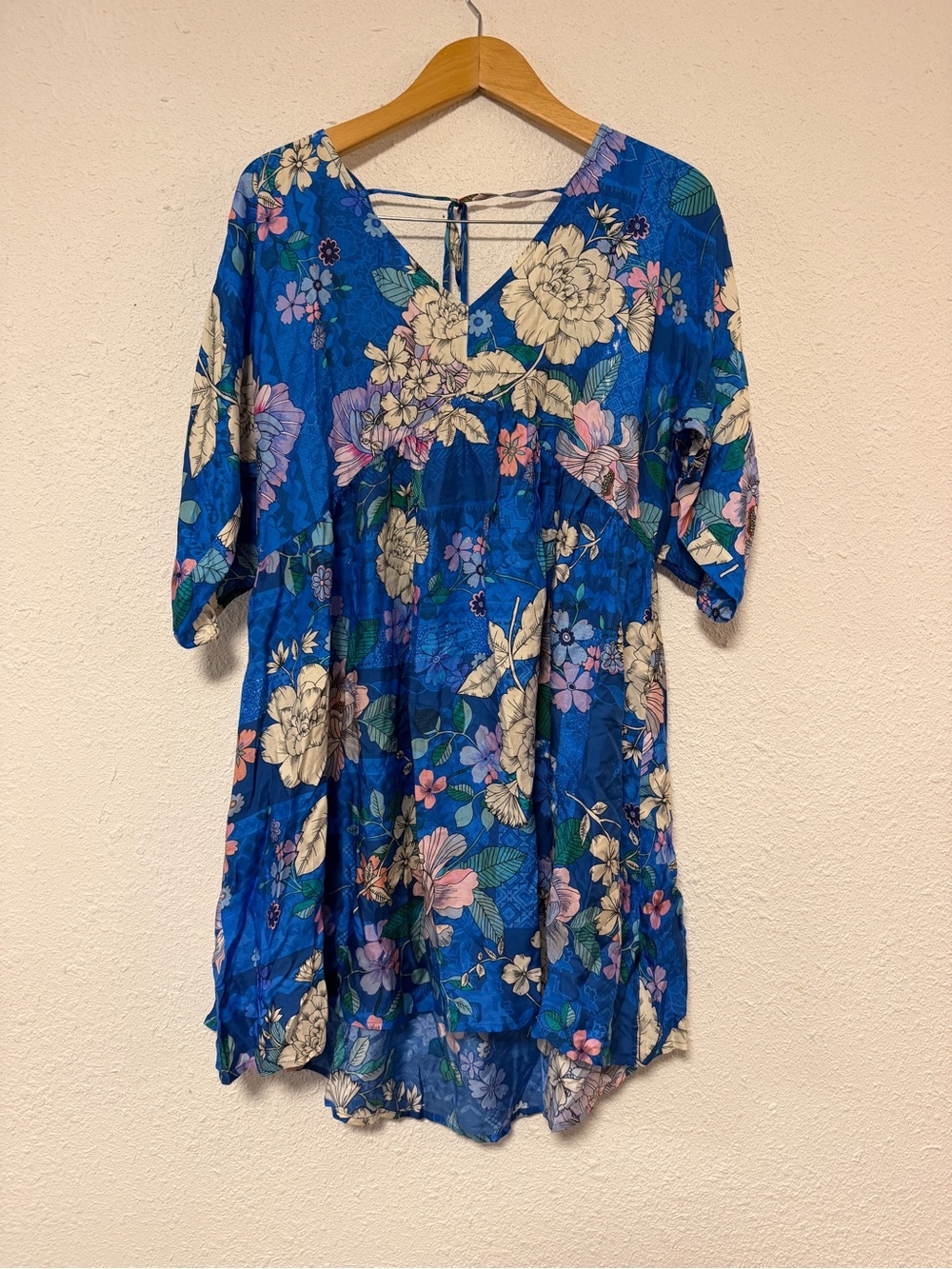 Johnny Was Blue Floral A Line Swim Cover up size Large NWT